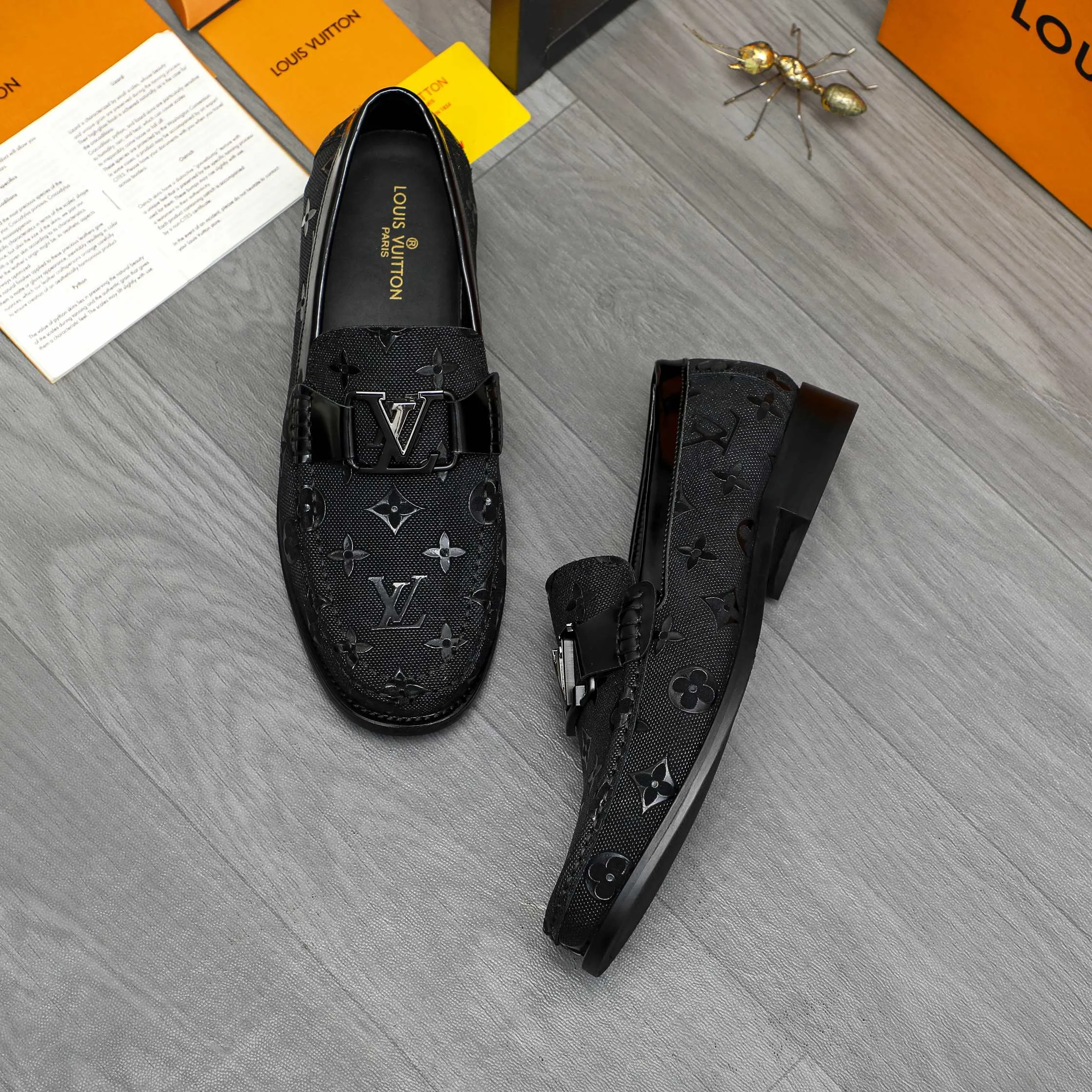 Men's shoes 💰p460 Product trademark: LV "Louis Vuitton" business slip-on leather shoes Regular size: 39-45 (45 is custom-made and non-returnable) Product materials: Selected embossed cowhide upper, cowhide lining, original rubber outsole